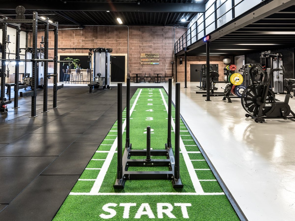 Gym met sledbaan, ingericht door Lifemaxx